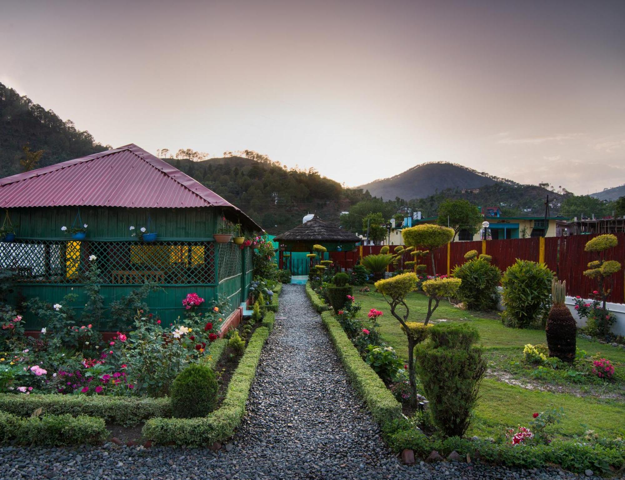 Ivy The Boutique Hotel Near Neem Karoli Temple Найнитал Экстерьер фото