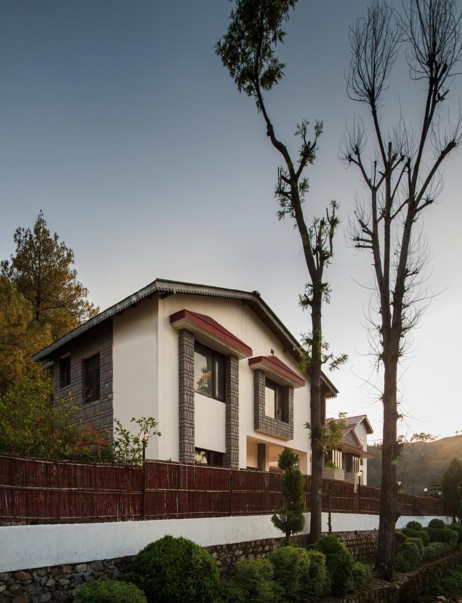 Ivy The Boutique Hotel Near Neem Karoli Temple Найнитал Экстерьер фото
